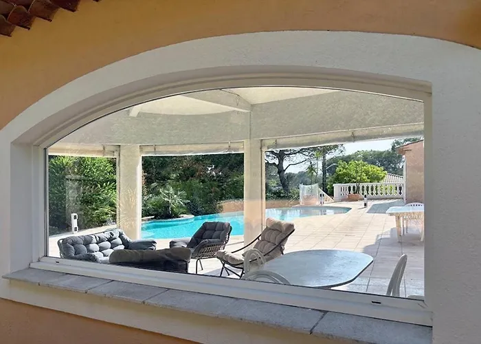 Baccara, Piscine Privée, Plages à Pieds *